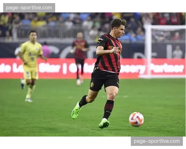 “消息：曼城前锋哈兰德恢复完整训练，或将提升球队冲刺阶段进攻终结效率”