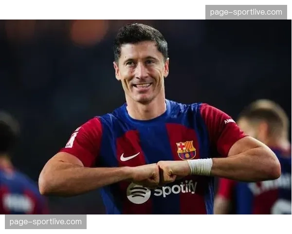 莱万参加巴萨合练,有望在国家德比中复出 莱万参加巴萨合练,有望在国家德比中复出